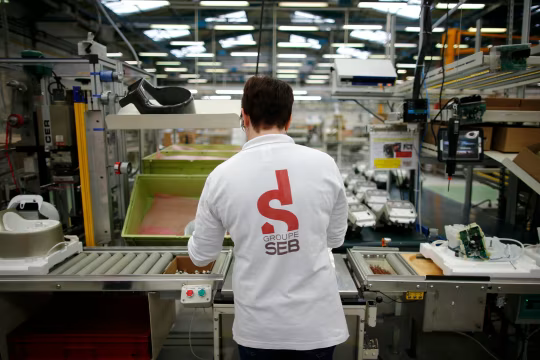 特福锅具制造商赛博集团将裁员7%,称得益于AI效率提升 第1张 特福锅具制造商赛博集团将裁员7%,称得益于AI效率提升 第1张