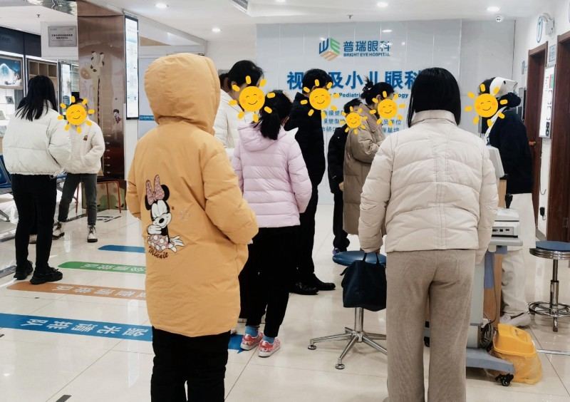 阿托品滴眼液真的能治近视吗?0.02%阿托品滴眼液落地武汉普瑞眼科医院,开启个性化近视防控新时代 第1张 阿托品滴眼液真的能治近视吗?0.02%阿托品滴眼液落地武汉普瑞眼科医院,开启个性化近视防控新时代 第1张