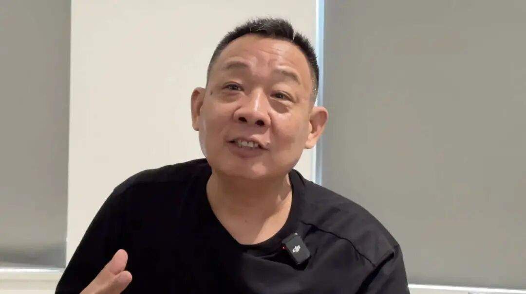 于东来再回应胖东来“40亿元资产分配”:本人占比5%,资产化成股本、资金在公司继续使用!12名店长每人2000万元,普通员工人均20万元 第2张 于东来再回应胖东来“40亿元资产分配”:本人占比5%,资产化成股本、资金在公司继续使用!12名店长每人2000万元,普通员工人均20万元 第2张