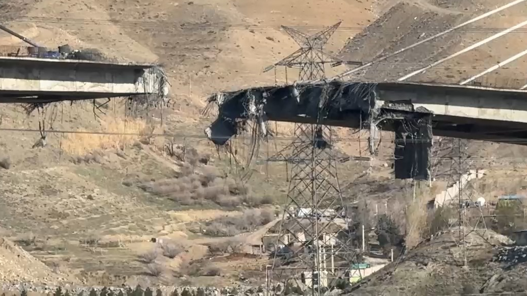 美以空袭伊朗卡拉季大桥已致13人遇难 第1张 美以空袭伊朗卡拉季大桥已致13人遇难 第1张